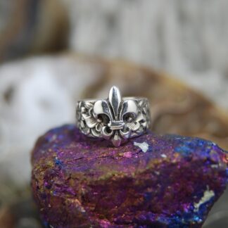 New Orleans Fleur de lis Floral Band Ring    RJ147. *
