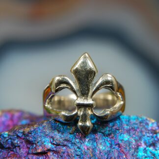 Classic Fleur de Lis Ring      RJ141. *